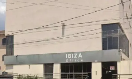 Sala Comercial em excelente localização no Centro Empresarial Ibiza Office com 61,26m² de área privativa.