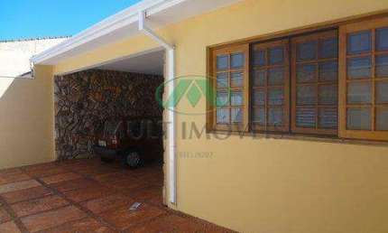 Casa térrea em excelente localização no Bairro Nova Ribeirânia com  terreno de 250m² e 171m² de construção.