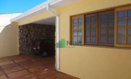 Casa térrea em excelente localização no Bairro Nova Ribeirânia com  terreno de 250m² e 171m² de construção.