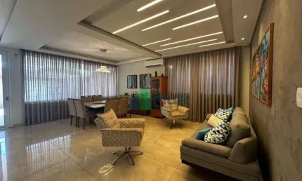 Casa em excelente localização no Bairro Cidade Universitária com terreno de 480m² e 264m² de área construída.