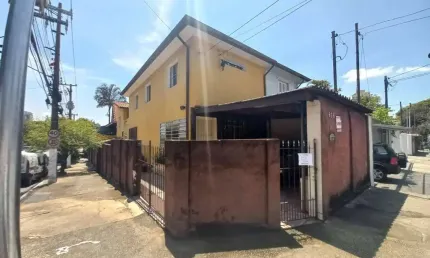 Sobrado Esquina Comercial e Residencial 138 metros 03 quartos 02 vgs Único