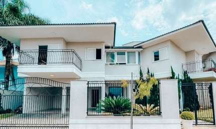 Viva o Luxo e a Exclusividade em Jaraguá do Sul: Sua Nova Casa de Alto Padrão Espera por Você!