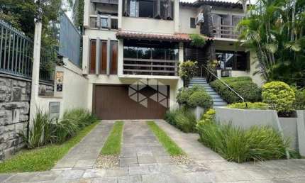 Casa Sobrado | 4 Dorm (3 Suítes) | 4 Vagas | Três Figueiras