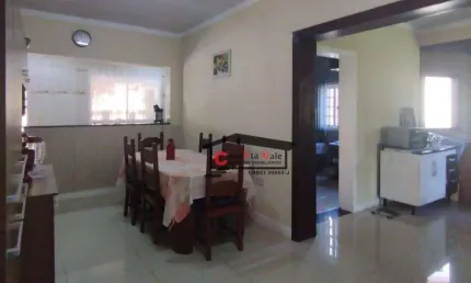 Casa com 6 dormitórios à venda, 290 m² por R$ 800.000 - Freitas - São José dos Campos/SP