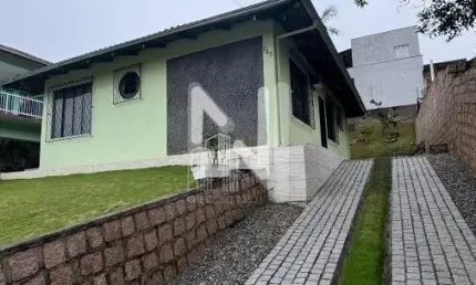 Casa com amplo terreno á venda no bairro joão costa