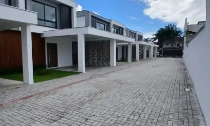 Casa com 3 quartos à venda na Vila Nova, Joinville 