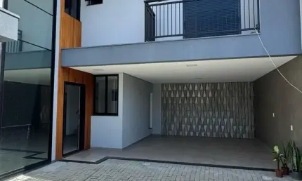 Geminado de esquina dentro de condomínio fechado no bom retiro