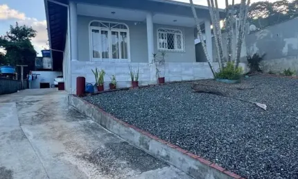 Linda casa bem localizada em amplo terreno no bairro boa vista