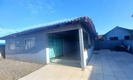 Casa bem localizada com duas kitnets no bairro panaraguamirim