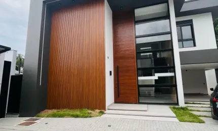 Casa Exclusiva e Sofisticada em Condomínio Fechado no América
