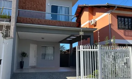 Casa com 3 quartos à venda no Jardim Iririú, Joinville 