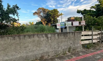 Terreno à venda na Praia do Ervino, São Francisco do Sul 