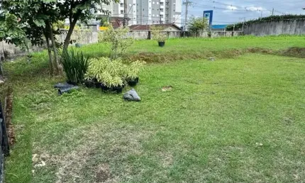 Amplo terreno em condomínio bem localizado no bairro boa vista