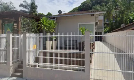 Casa com 4 quartos à venda no Boa Vista, Joinville 