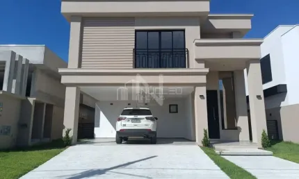 Casa Exclusiva em Condomínio de Alto Padrão no Santa Regina