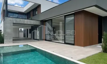 Casa Sofisticada em Condomínio Fechado no Santa Regina