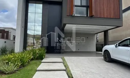 Casa Totalmente Mobiliada em Condomínio no Santa Regina
