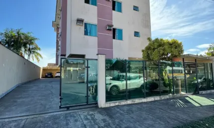 Aconchegante e bem localizado apartamento no bairro iririú