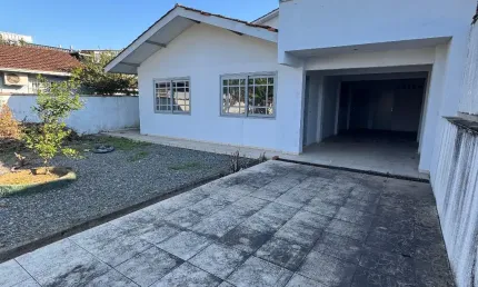 Ampla casa bem localizada e averbada no bairro guanabara!!
