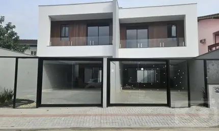 Casa Geminada para Venda em Joinville, Saguaçú, 3 dormitórios, 3 suítes, 4 banheiros, 2 vagas