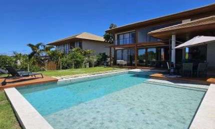 Praia do Forte VENDO I 6 Suítes I 455 m² I Jacuzzi I Porteira fechada I Cond. com acesso a praia