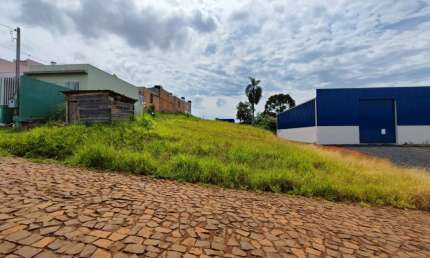Excelente Terreno para construção Residencial ou  Comercial.