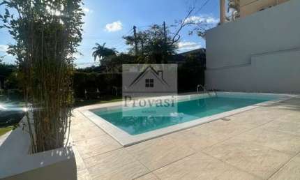 Linda casa no condominio Residencial 6 toda reformada excelente localização.