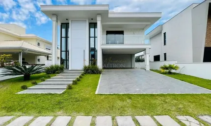CASA ALTO PADRÃO EM CONDOMÍNIO FECHADO NO REDPARCK COM 4 SUITES E PISCINA PRIVATIVA EM FLORIANÓPOLIS