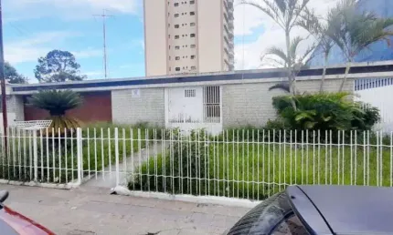 Excelente Casa para Fins Comerciais no Centro de Suzano