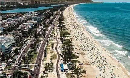 Cobertura espetacular na gleba A do Recreio a preço de apartamento, possui 2 quartos suíte
