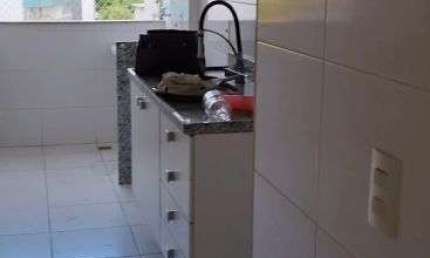 Alugo excelente 3 suítes na Freguesia com armários na Cozinha