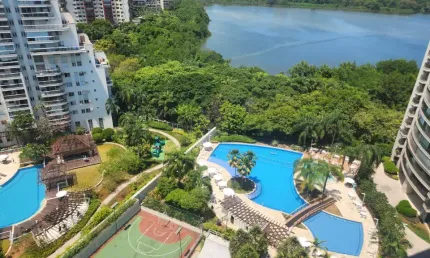 Esplendorosa cobertura no Peninsula com vista indevassável 4 suítes mais dependência completa de empregada além de piscina e hidro