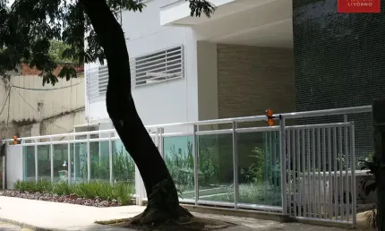 Linda cobertura de 4 quartos sendo 3 suítes alto padrão, arejada com previsão completa de piscina,