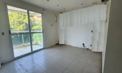 Apartamento de 3 quartos com suíte enorme ,em condomínio clube na Freguesia