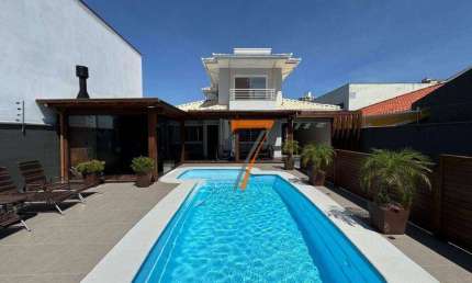 Casa com 3 dormitórios à venda, 200 m² por R$ 1.400.000,00 - Barreiros - São José/SC
