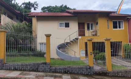 Casa com 3 dormitórios à venda, 249 m² por R$ 1.800.000,00 - Coqueiros - Florianópolis/SC