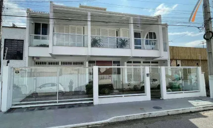 Casa com 4 dormitórios para alugar, 368 m² por R$ 20.409,01/mês - Campinas - São José/SC