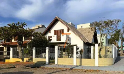Casa com 4 dormitórios à venda, 198 m² por R$ 1.790.000,00 - Balneário - Florianópolis/SC