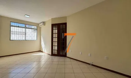 Apartamento com 2 Dormitórios e 1 Vaga de Garagem Livre e Coberta à Venda, por R$ 290.000 - Abraão - Florianópolis/SC