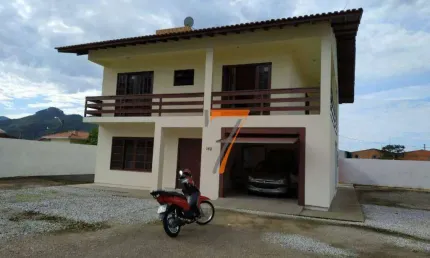 Casa com 3 dormitórios para alugar, 260 m² por R$ 3.800,01/mês - Universitário - Biguaçu/SC