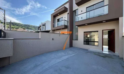 Casa com 2 dormitórios à venda, 90 m² por R$ 600.000,00 - Ipiranga - São José/SC