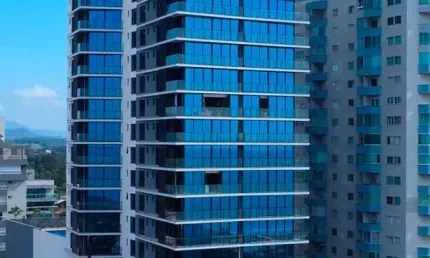 Apartamento para Venda em Balneário Piçarras, Centro, 3 dormitórios, 3 suítes, 3 banheiros, 2 vagas
