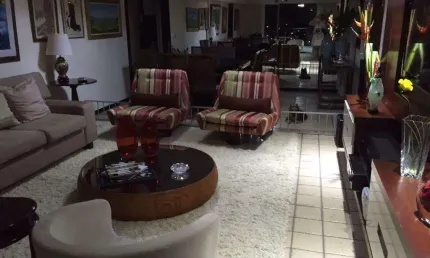 Apartamento Alto Padrão com 300m² em Candelária – 3 Suítes e Hidromassagem