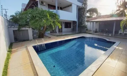 Casa em capim macio com 560m² 4suites lazer privativo