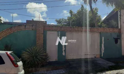 Casa em Ponta Negra com 300m² de área total - 157m² de área construída