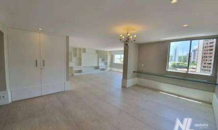 Apartamento em Petrópolis - com 160m² - reformado e com móveis projetados