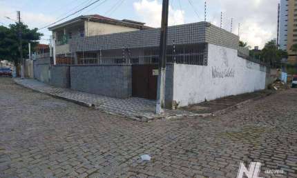 Casa com ótima localização no Barro Vermelho | 260m² de área total