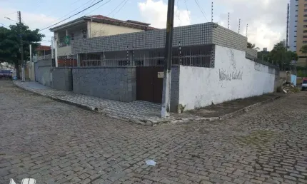 Casa com ótima localização no barro vermelho | 260m² de área total