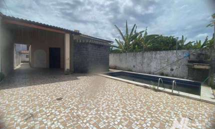 Casa em Candelária, proximo ao Forum - 350m² - 3Quartos - 4vagas - piscina