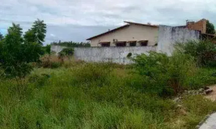 Terreno à venda na Rua Silvino Serafim de Medeiros, 55, Candelária, Natal